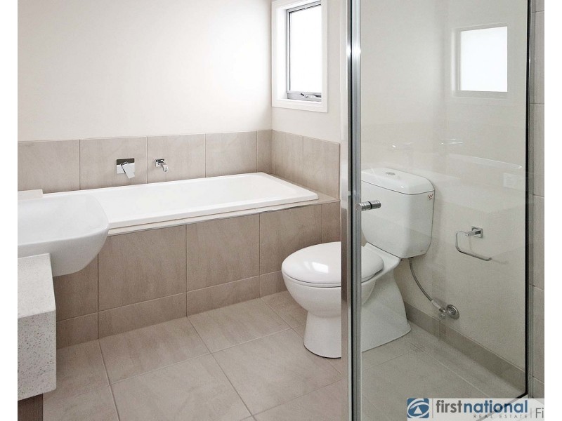 1/17 Valepark Crescent, Cranbourne VIC 3977