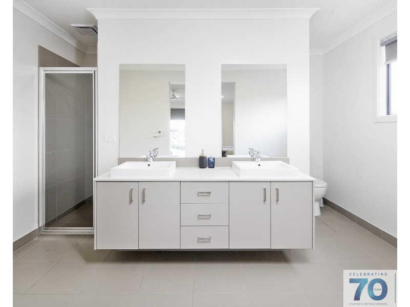 6 Fiorelli Boulevard, Cranbourne East VIC 3977