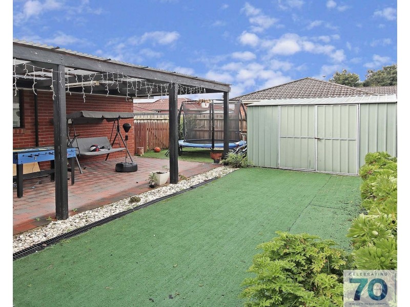 4 Knowing Close, Cranbourne West VIC 3977
