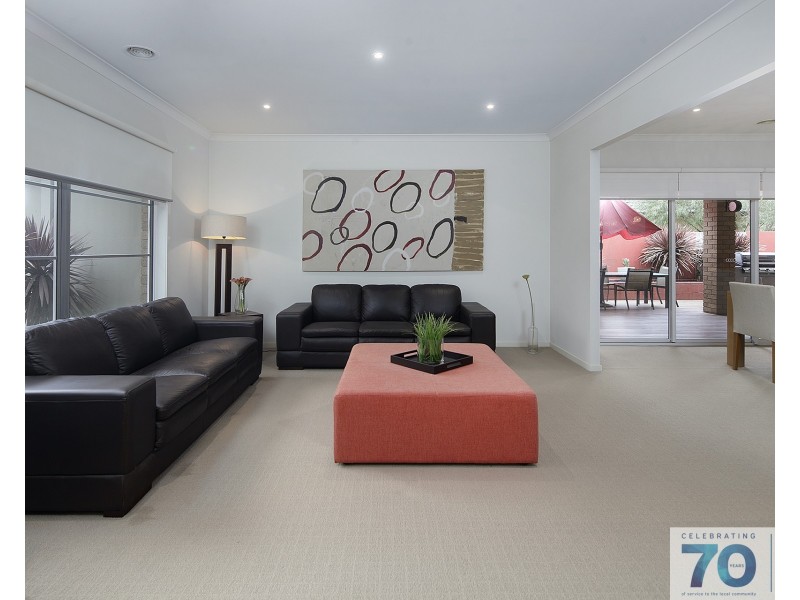 6 Harpenden Terrace, Cranbourne VIC 3977