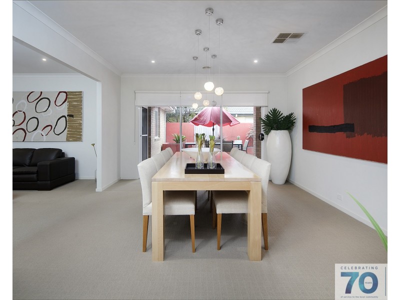 6 Harpenden Terrace, Cranbourne VIC 3977