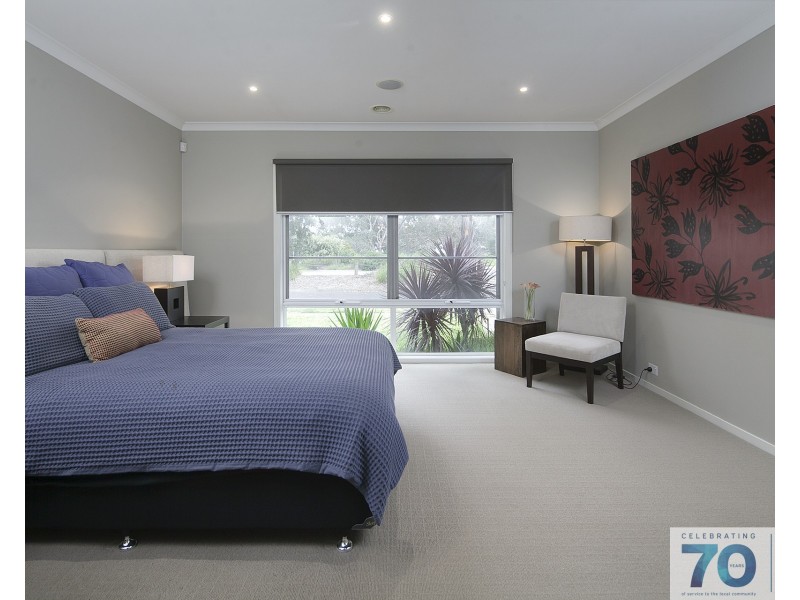 6 Harpenden Terrace, Cranbourne VIC 3977
