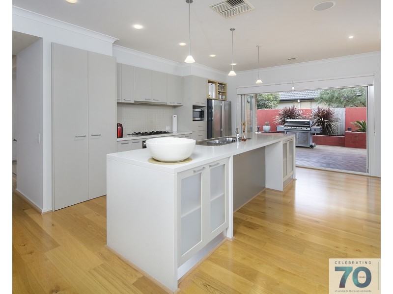 6 Harpenden Terrace, Cranbourne VIC 3977