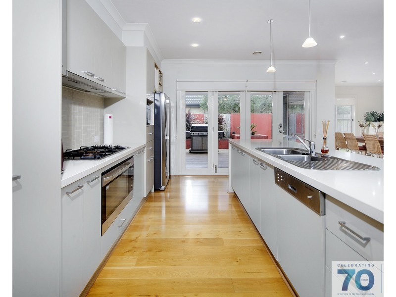 6 Harpenden Terrace, Cranbourne VIC 3977