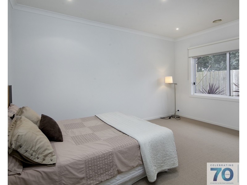 6 Harpenden Terrace, Cranbourne VIC 3977