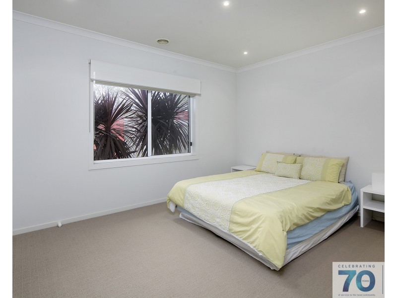 6 Harpenden Terrace, Cranbourne VIC 3977
