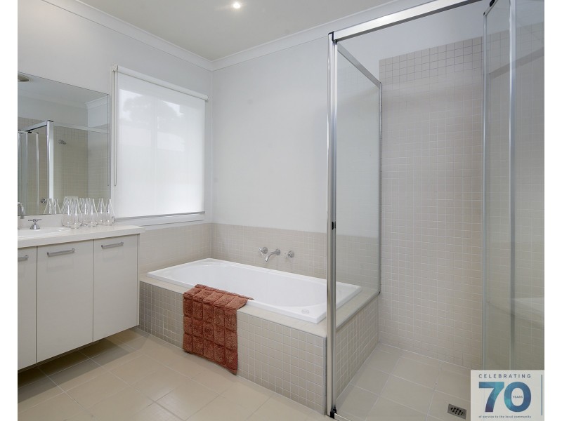 6 Harpenden Terrace, Cranbourne VIC 3977