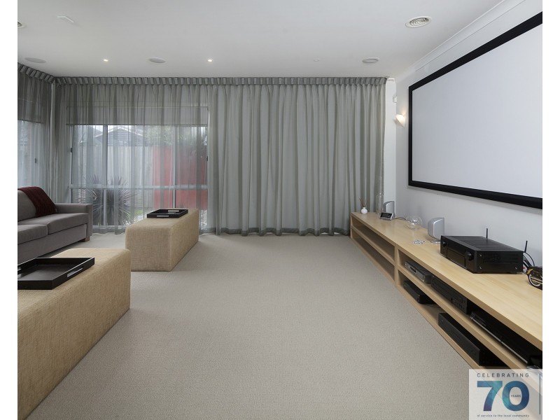 6 Harpenden Terrace, Cranbourne VIC 3977