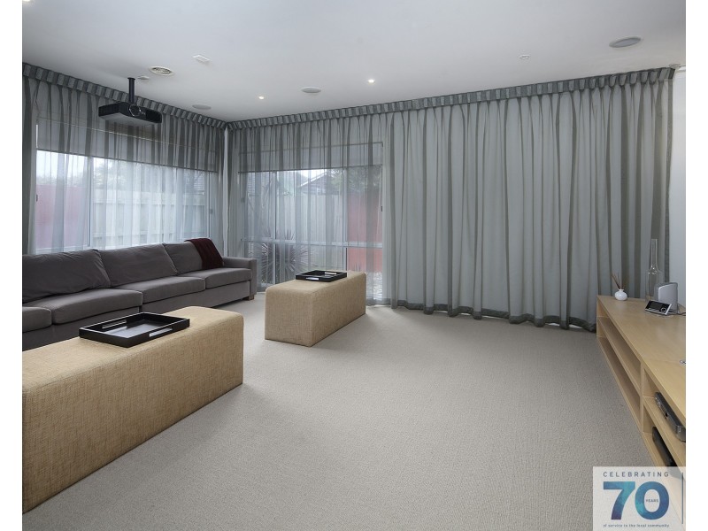 6 Harpenden Terrace, Cranbourne VIC 3977