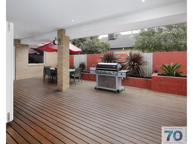 6 Harpenden Terrace, Cranbourne VIC 3977