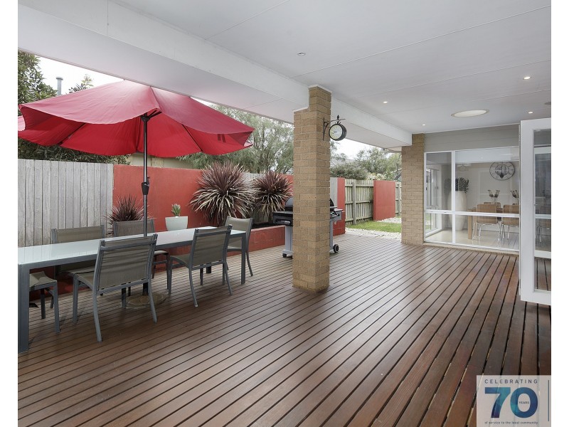 6 Harpenden Terrace, Cranbourne VIC 3977