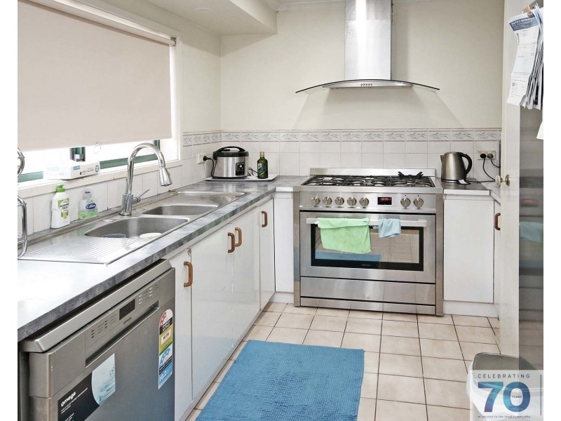 37 McGuigan Drive, Cranbourne West VIC 3977