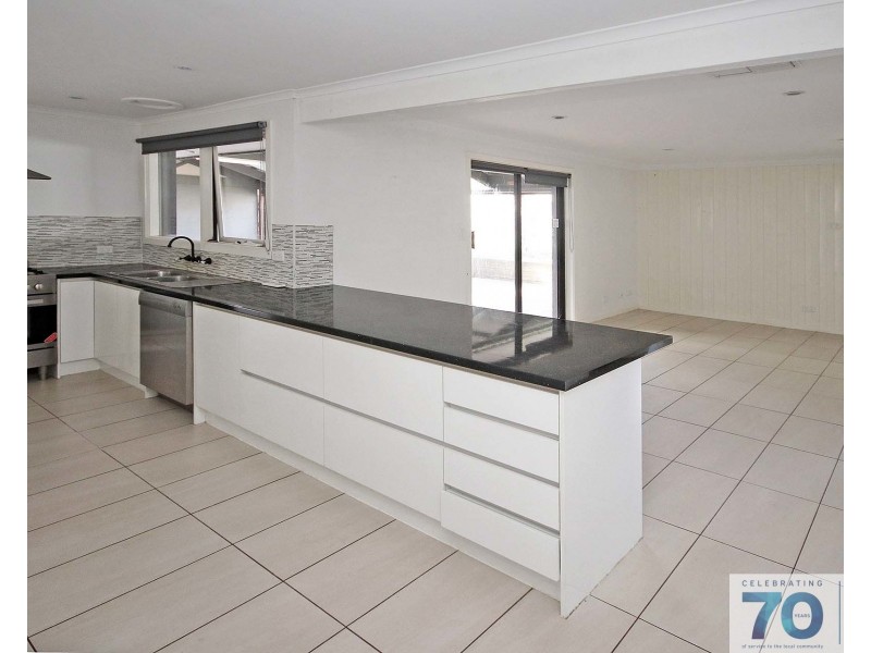 33 Holbourne Drive, Junction Village VIC 3977