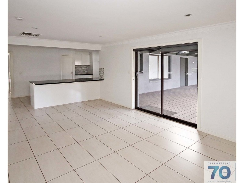 33 Holbourne Drive, Junction Village VIC 3977