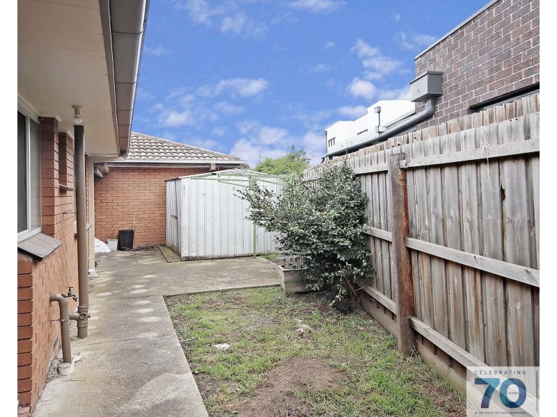 1/4 Walter Street, Cranbourne VIC 3977
