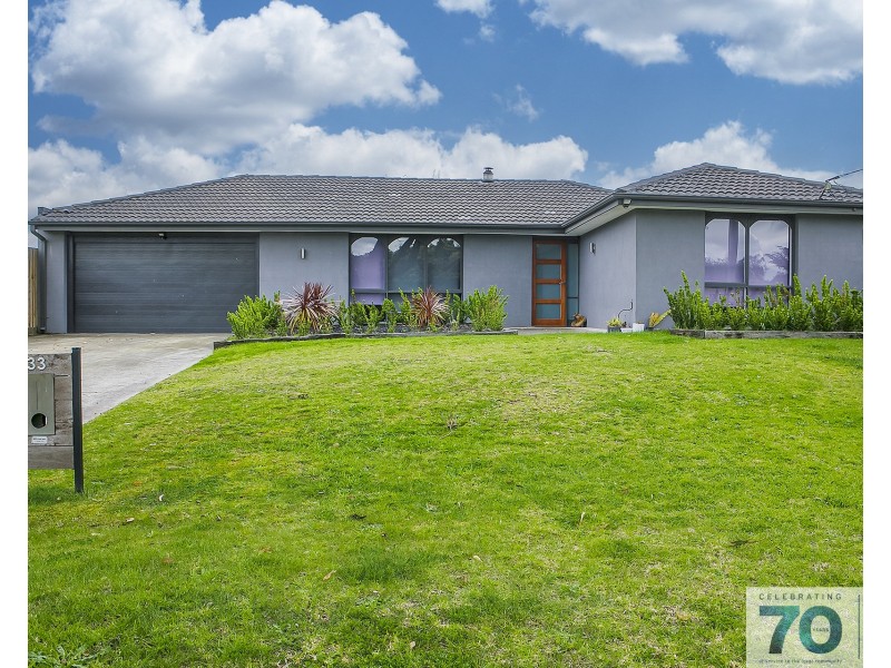 33 Holbourne Drive, Cranbourne VIC 3977