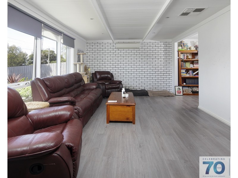 33 Holbourne Drive, Cranbourne VIC 3977