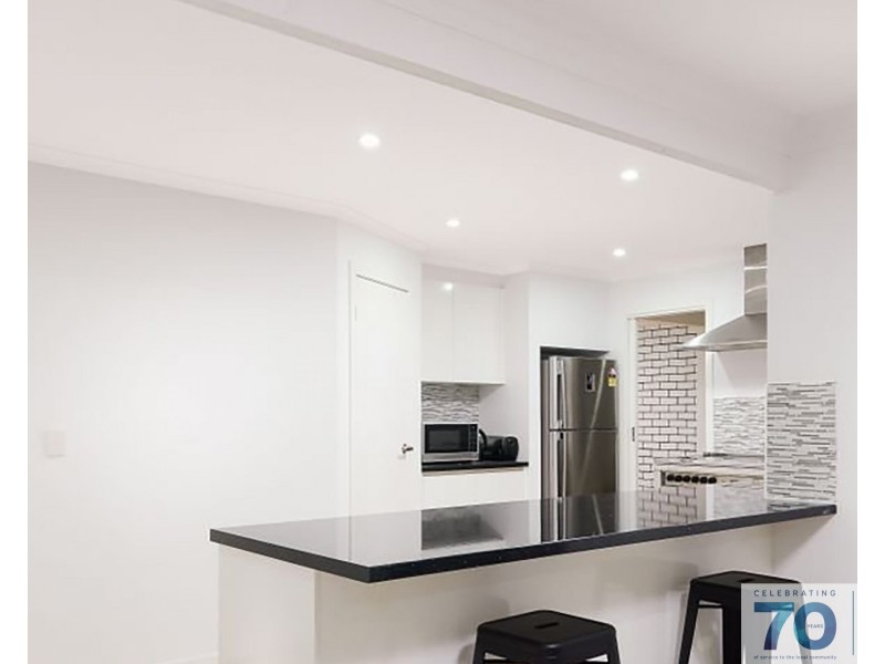 33 Holbourne Drive, Cranbourne VIC 3977