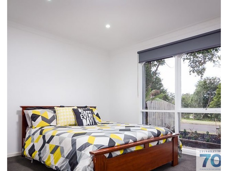 33 Holbourne Drive, Cranbourne VIC 3977