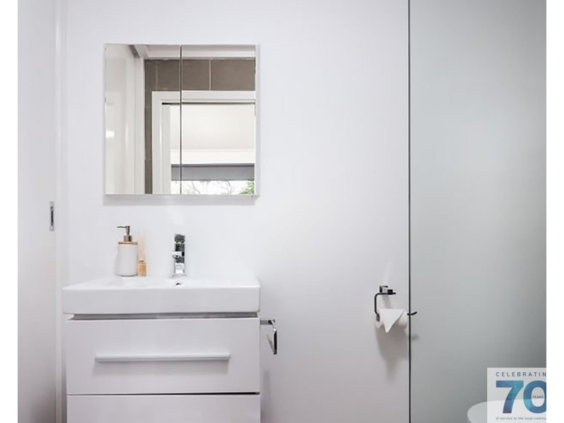 33 Holbourne Drive, Cranbourne VIC 3977