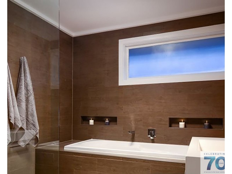 33 Holbourne Drive, Cranbourne VIC 3977