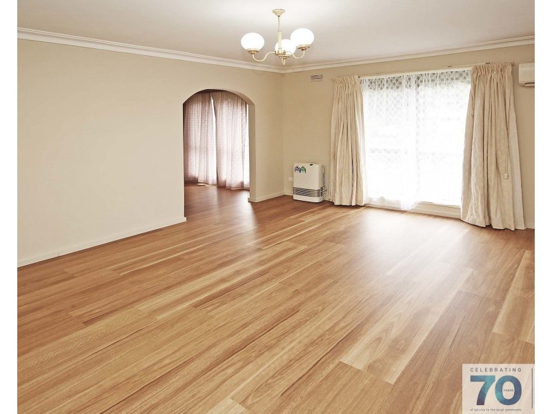 18 Cranbourne Drive, Cranbourne VIC 3977