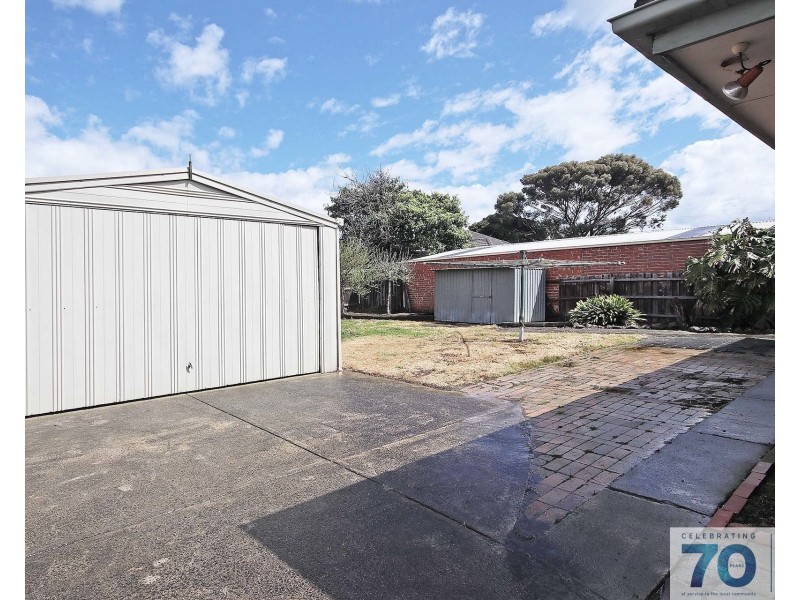 18 Cranbourne Drive, Cranbourne VIC 3977