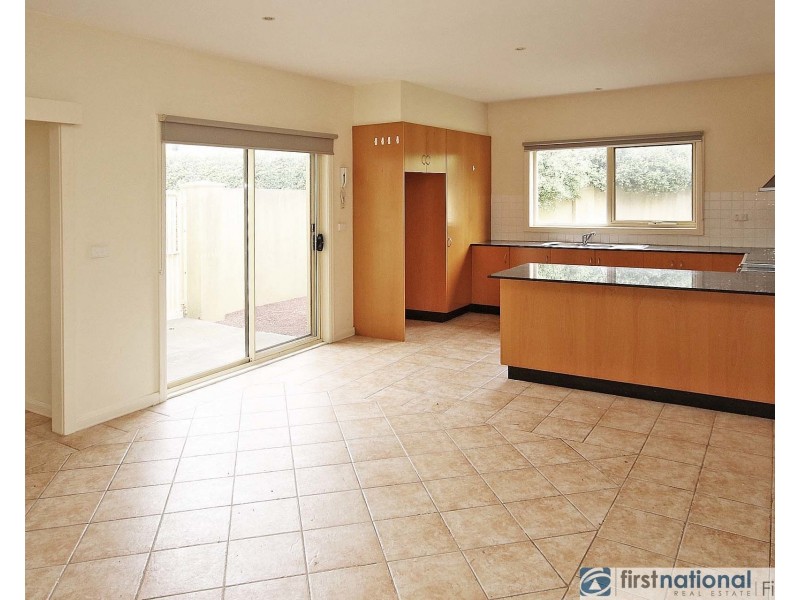 11/10 Parkhill Drive, Berwick VIC 3806