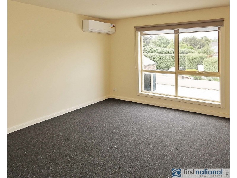 11/10 Parkhill Drive, Berwick VIC 3806