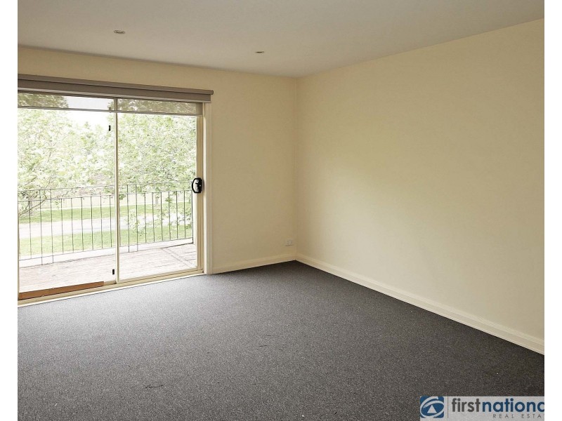 11/10 Parkhill Drive, Berwick VIC 3806