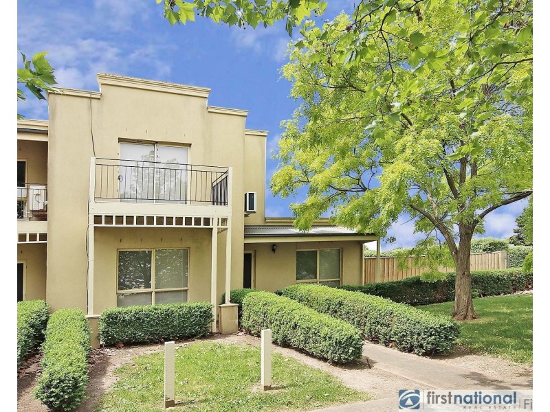 11/10 Parkhill Drive, Berwick VIC 3806