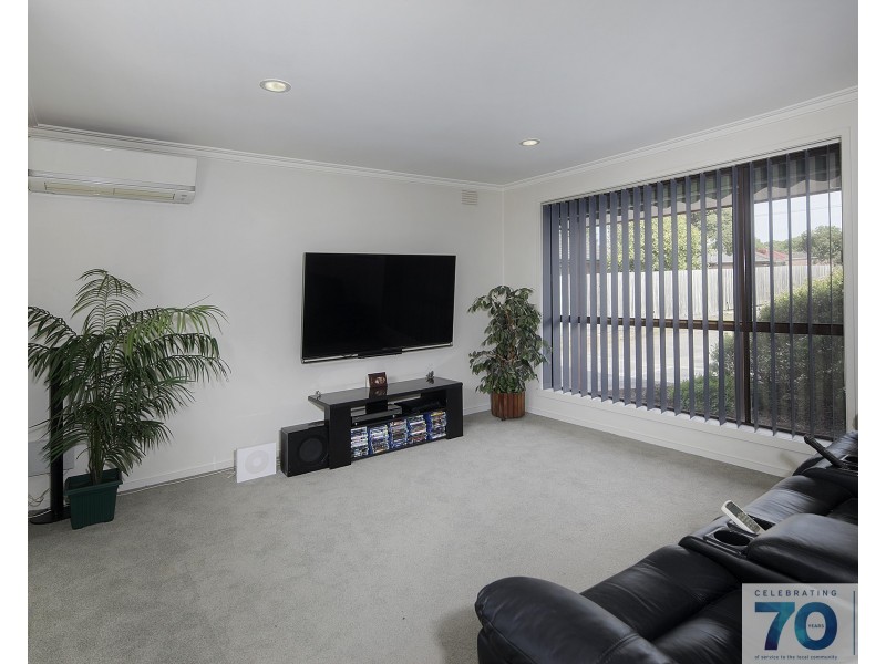 2/16 Russell Street, Cranbourne VIC 3977