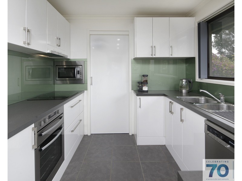 2/16 Russell Street, Cranbourne VIC 3977