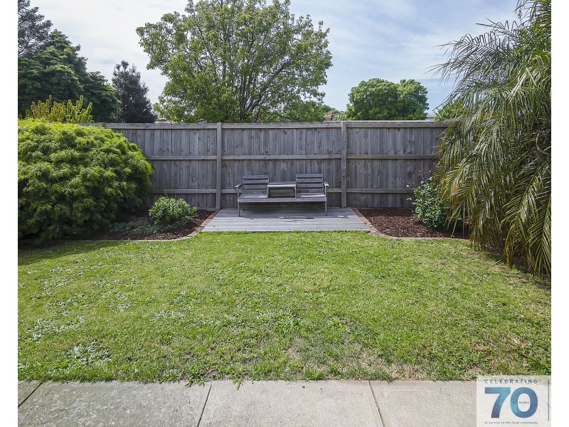 2/16 Russell Street, Cranbourne VIC 3977