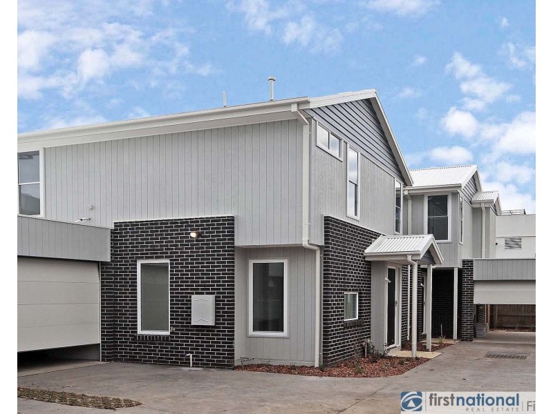 2/2 Mundaring Drive, Cranbourne VIC 3977