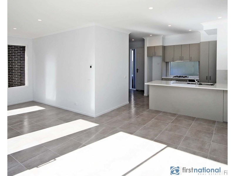 2/2 Mundaring Drive, Cranbourne VIC 3977