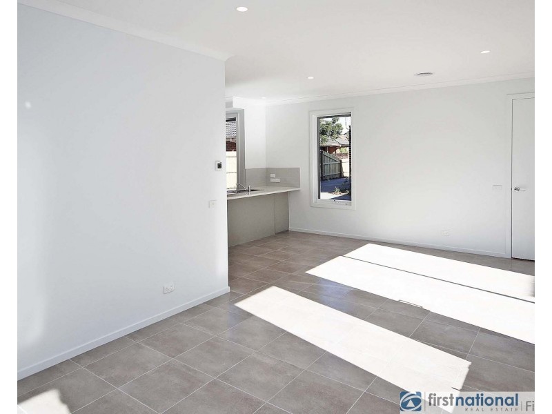 2/2 Mundaring Drive, Cranbourne VIC 3977