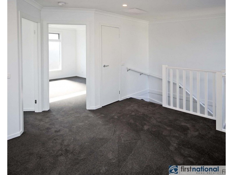 2/2 Mundaring Drive, Cranbourne VIC 3977