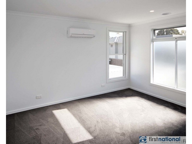 2/2 Mundaring Drive, Cranbourne VIC 3977