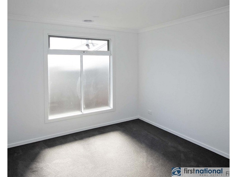 2/2 Mundaring Drive, Cranbourne VIC 3977