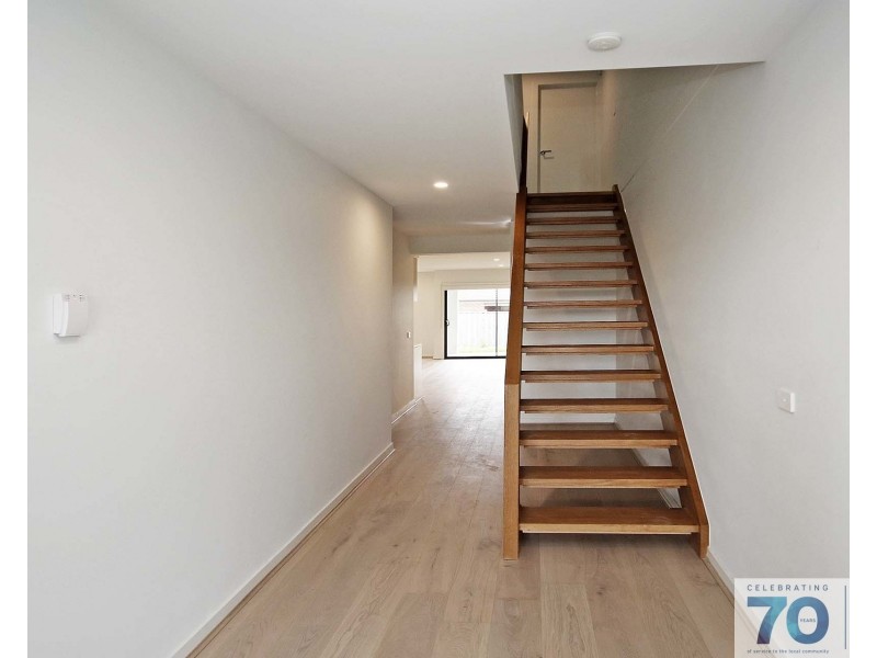 21 Kinross Parade, Clyde North VIC 3978