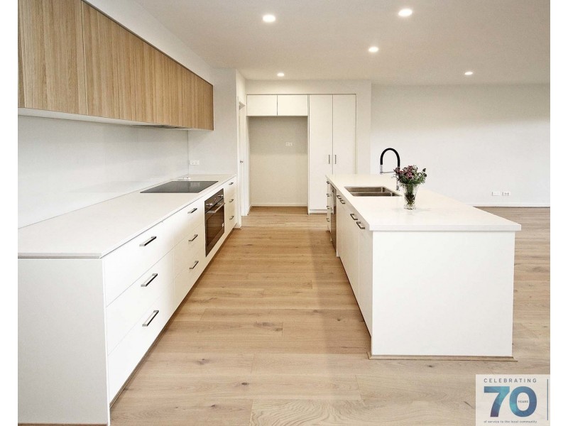 21 Kinross Parade, Clyde North VIC 3978