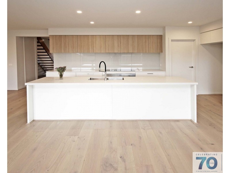 21 Kinross Parade, Clyde North VIC 3978