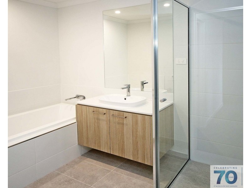 21 Kinross Parade, Clyde North VIC 3978