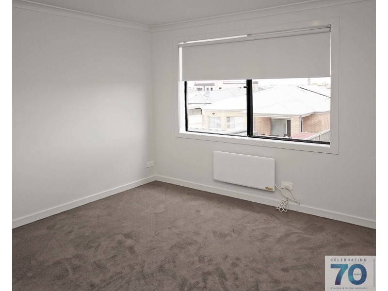 21 Kinross Parade, Clyde North VIC 3978