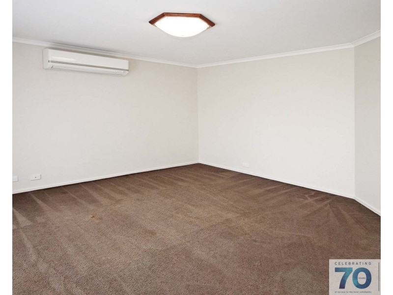 4 Hoysted Avenue, Cranbourne North VIC 3977