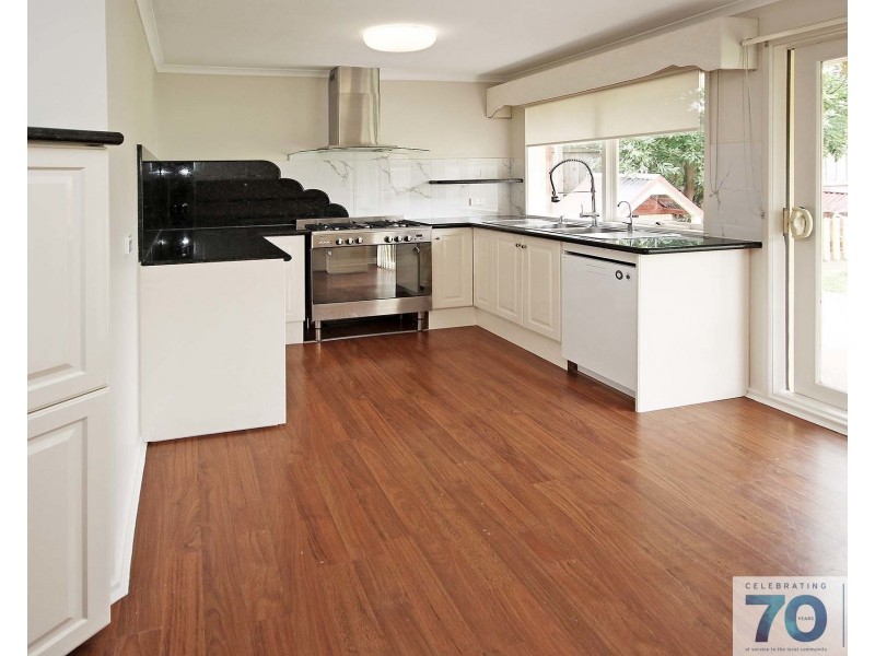 4 Hoysted Avenue, Cranbourne North VIC 3977