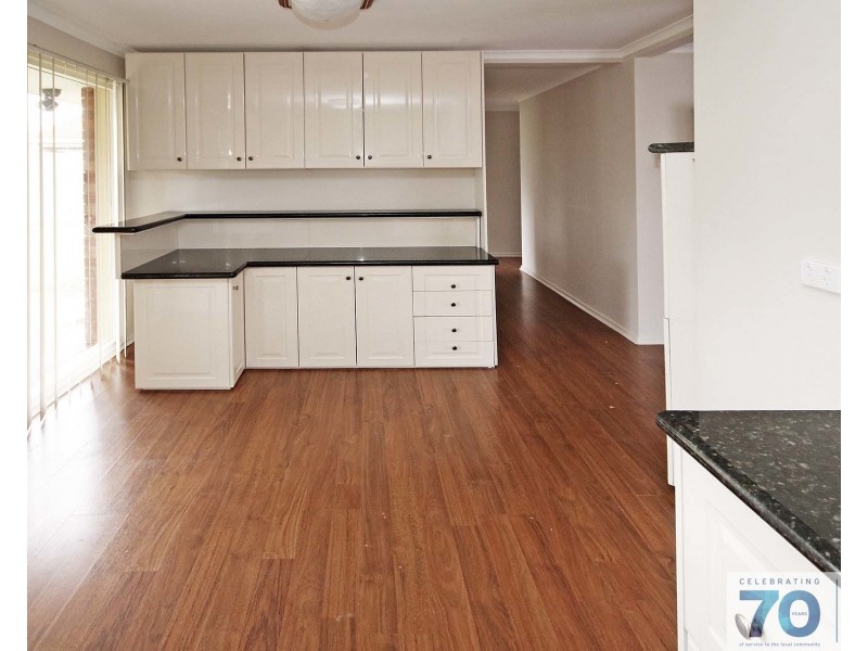 4 Hoysted Avenue, Cranbourne North VIC 3977