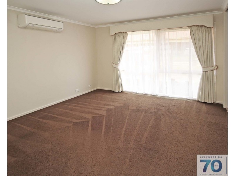 4 Hoysted Avenue, Cranbourne North VIC 3977