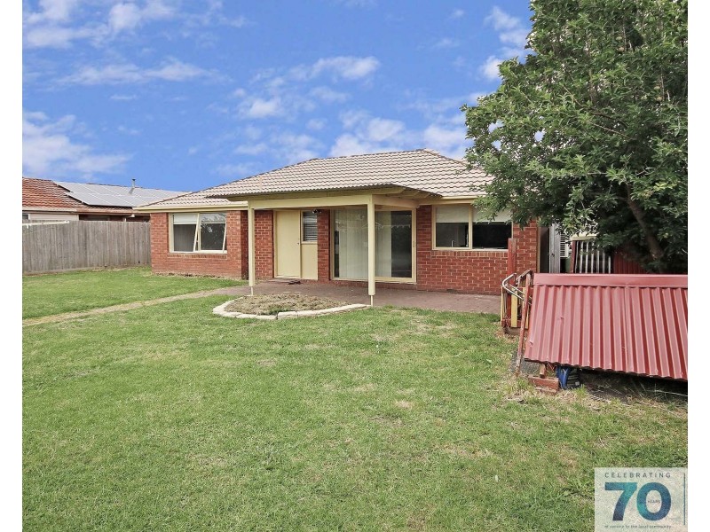 4 Hoysted Avenue, Cranbourne North VIC 3977